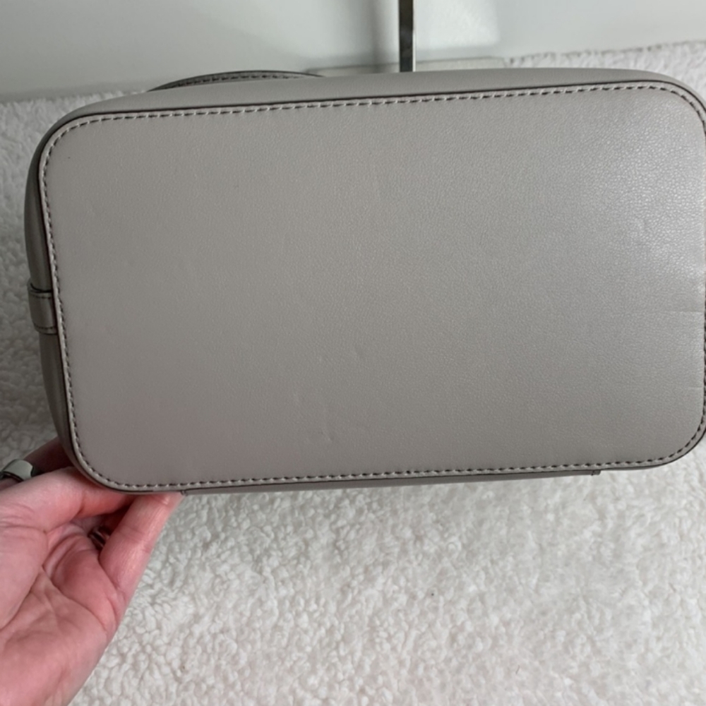 NWOT MICHAEL KORS TOTE/CROSSBODY AND MATCHING WALLET SUMMER GREY - Picture 5 of 8